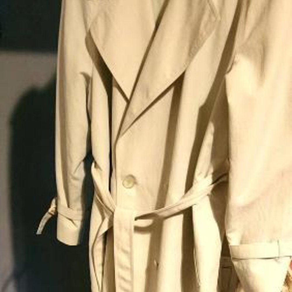 Beautiful Like New [vintage] 80’s London Fog Trench Coat Collar, Belted, Pockets
